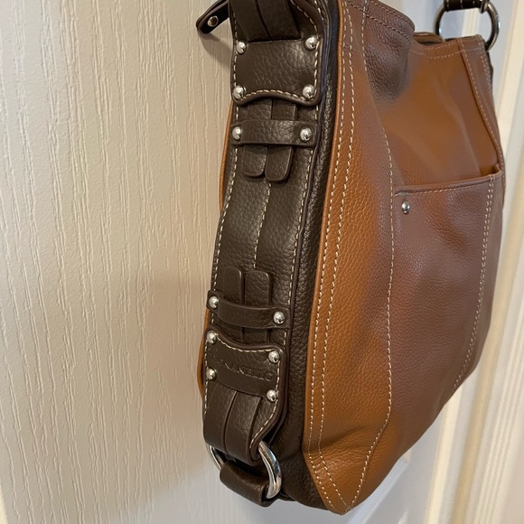Tignanello Tan/brown Leather Shoulder Bag with adjustable strap - Picture 2 of 10